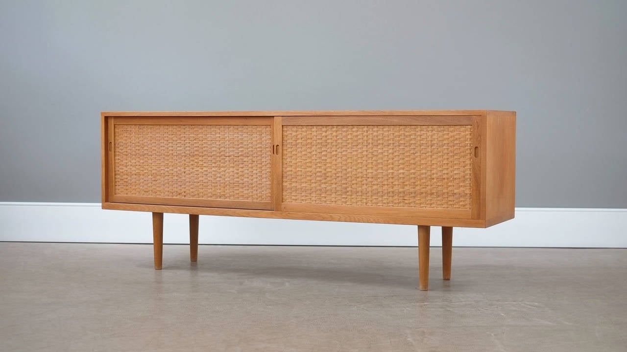 Scandinavo moderno Credenza Hans Wegner RY26