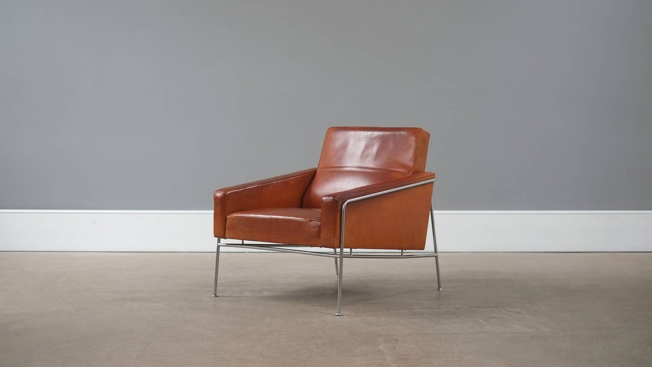 Scandinavian Modern Arne Jacobsen 3300 Chair