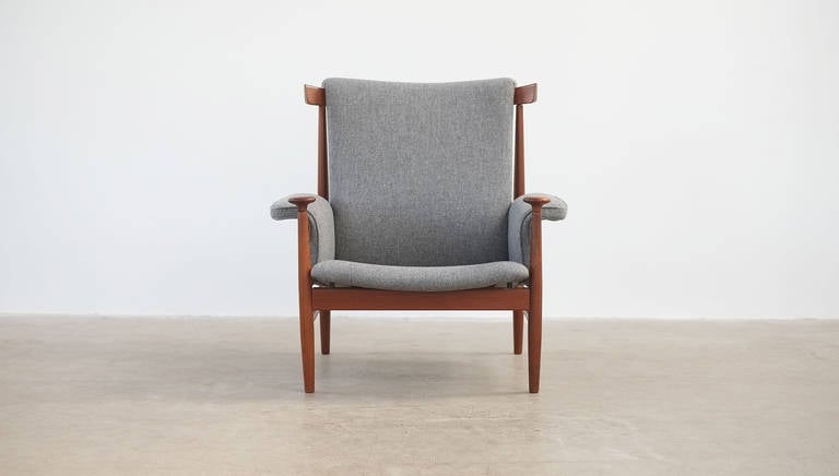 Amazing Bwana chair designed by Finn Juhl for France and Son, Denmark, 1962. Solid teak frame with beautiful joint detail. Fully reconditioned and reupholstered seat.
Great piece.