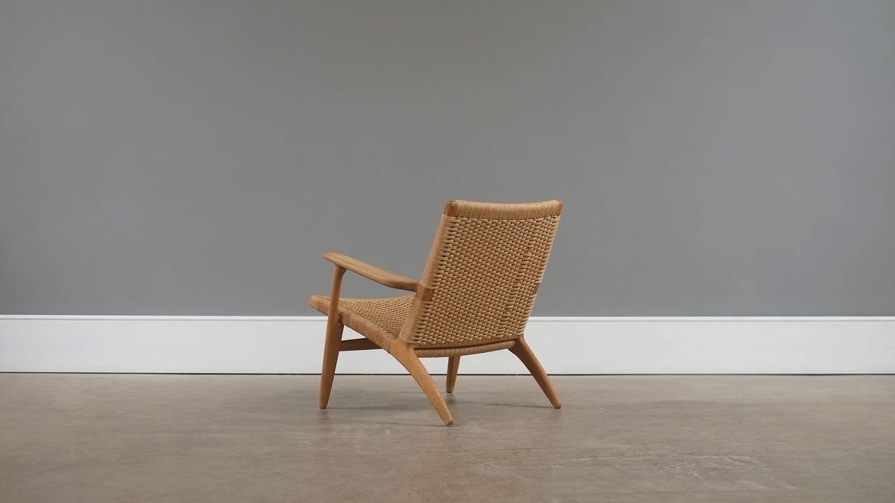Classic vintage CH25 Chair in solid oak and papercord designed by Hans Wegner for Carl Hansen, Denmark. Lovely example.