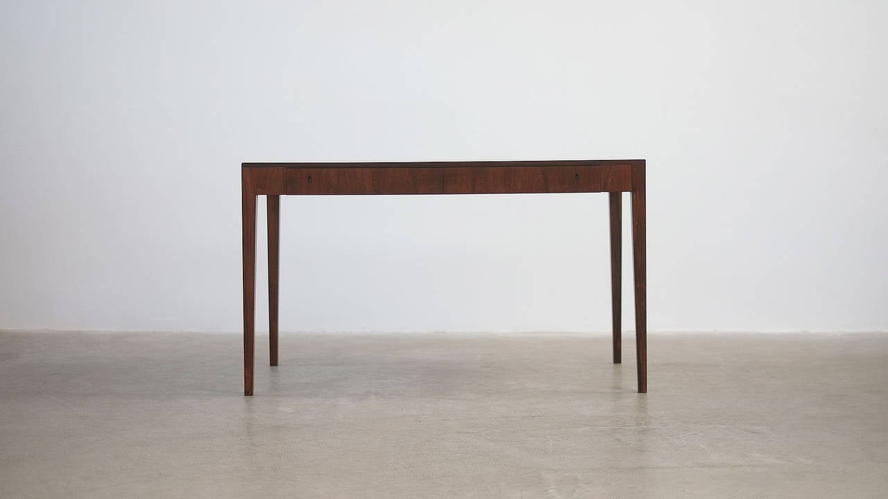 Beautiful desk in wonderful figured rosewood by Riis Antonsen, Denmark. Ultra elegant and rare desk with lovely proportions. Great piece.