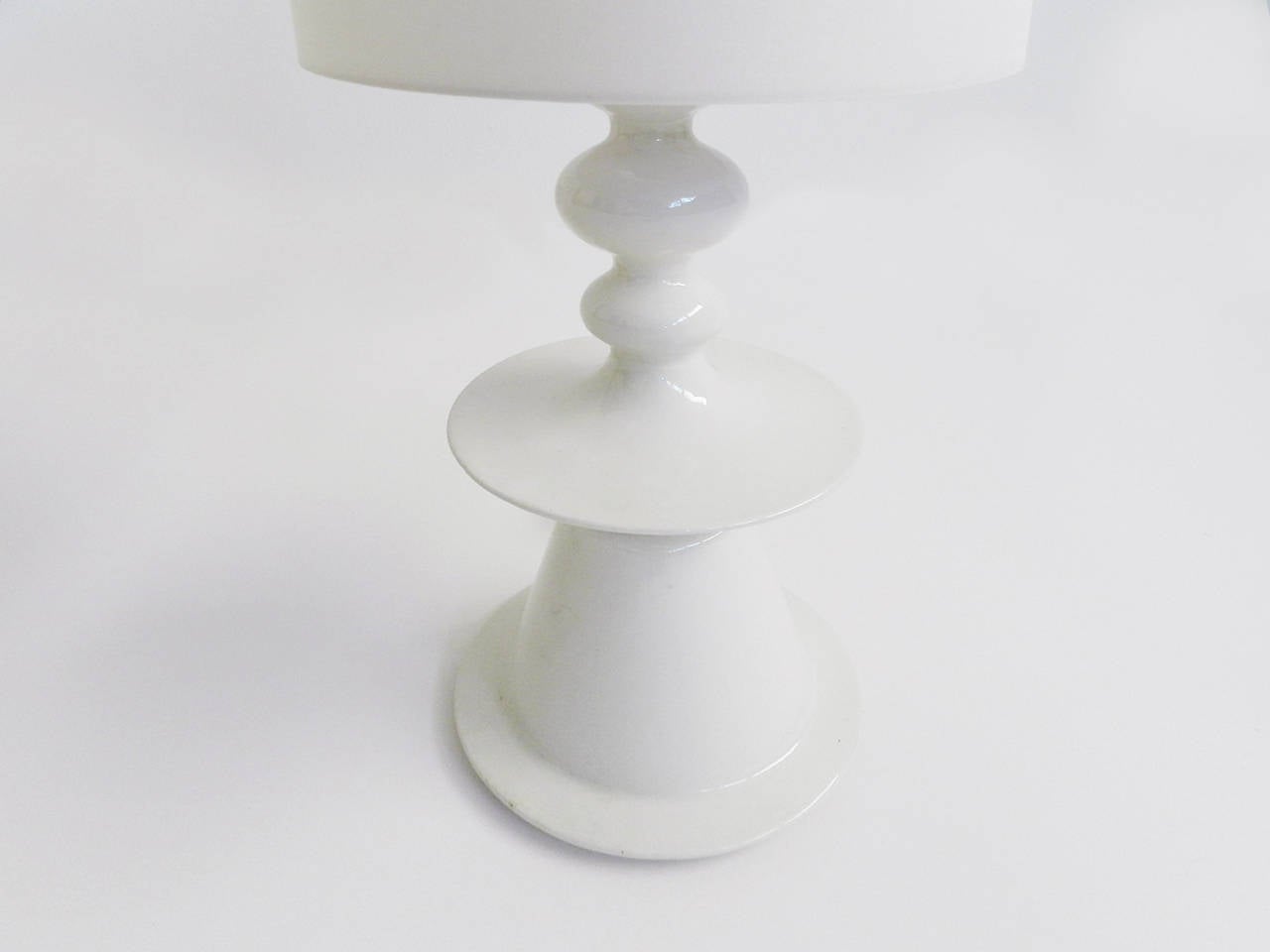 Ceramic table lamp by swiss ceramist Margrit Linck.
The shade has been newly made.