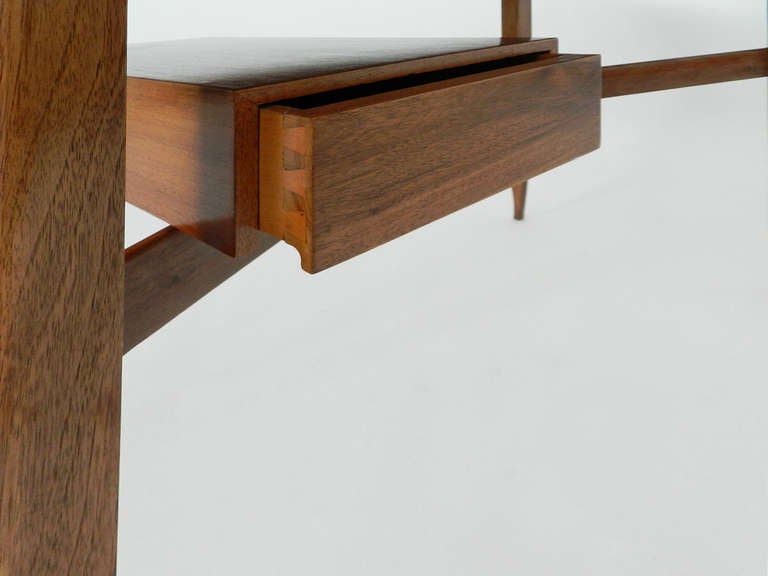 Mid-20th Century Gio Ponti Attributed Elegant Small Desk