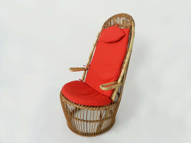 Stunning garden armchair in rattan designed by the artist/sculpturist A. Modenesi for Bonacina. The pillow is new.
Published on 