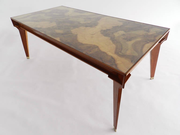 Tavolo in legno radica Gio Ponti realizzato da Dassi. Italia, 1950
Pubblicato su 