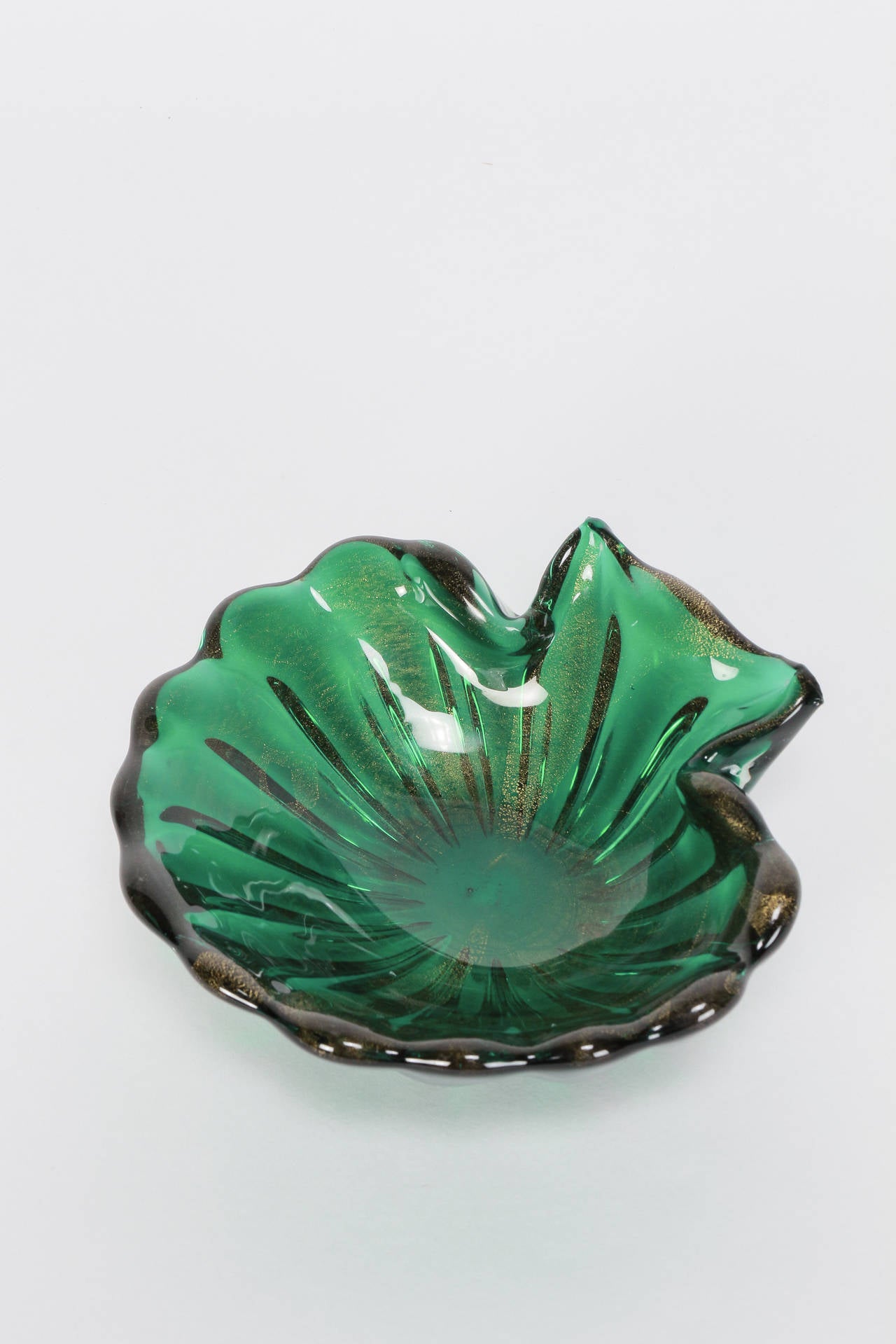 Mid-Century Modern Green Gold Italian Murano Shell Bowl in the style of Barovier & Toso, 1960s For Sale