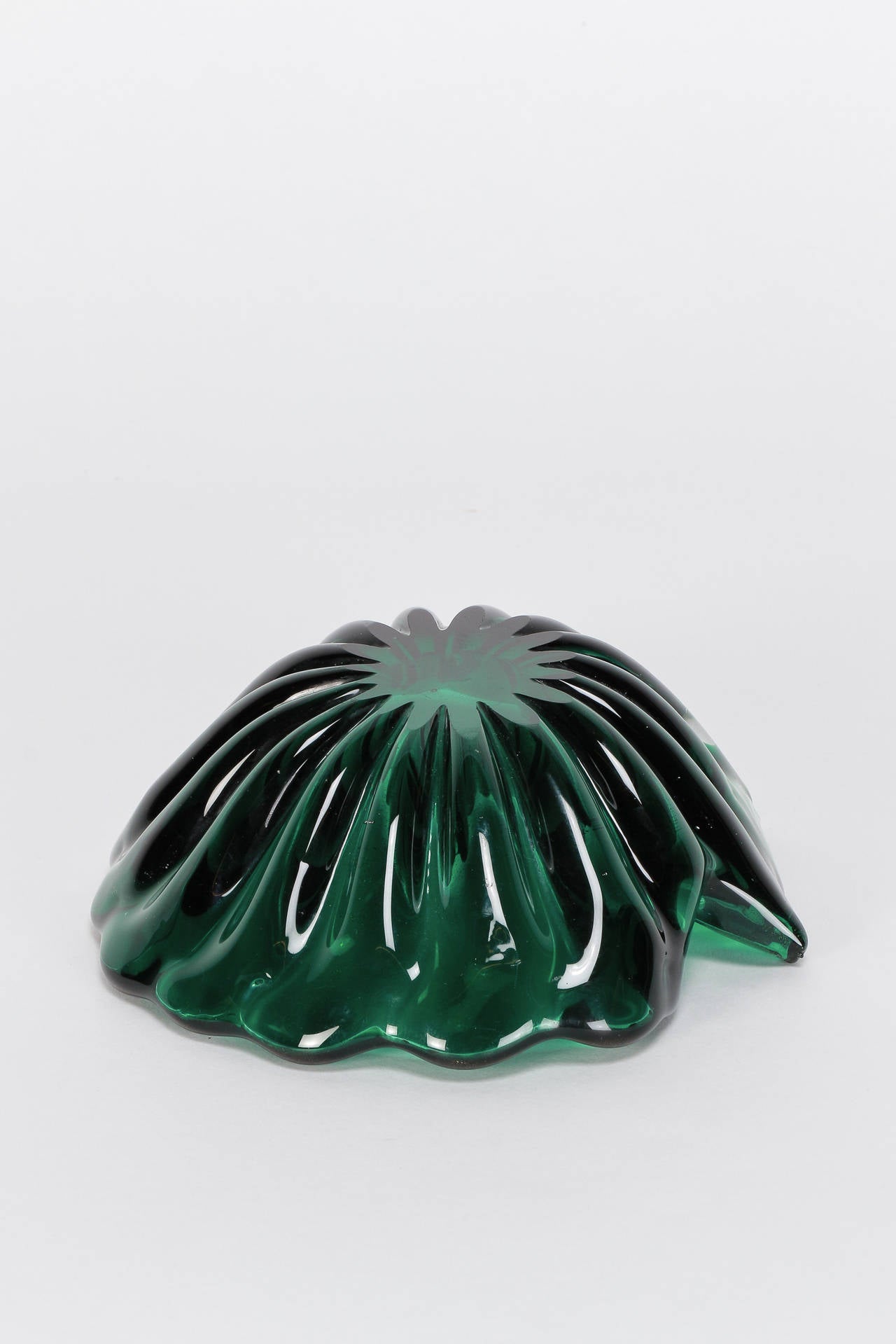 Inlay Green Gold Italian Murano Shell Bowl in the style of Barovier & Toso, 1960s For Sale