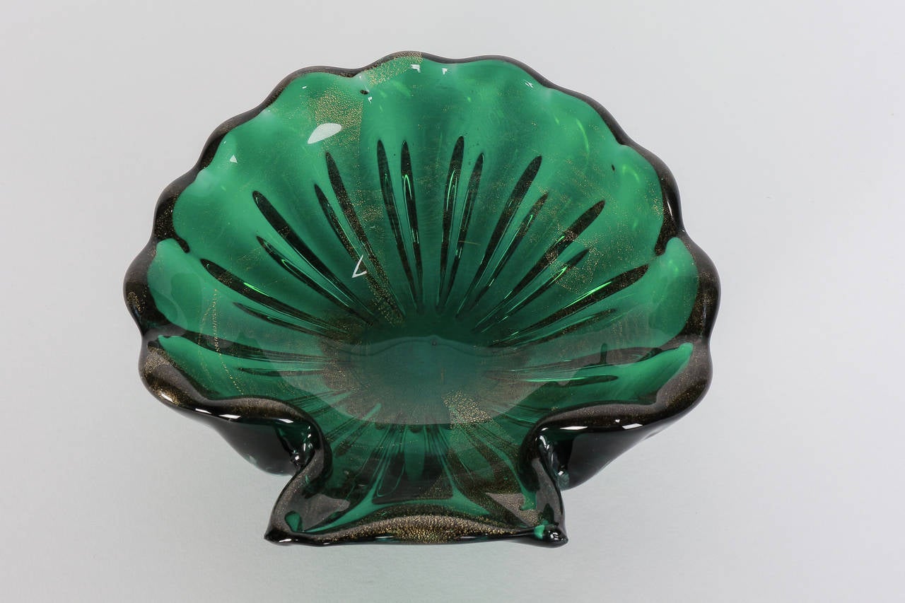 Blown Glass Green Gold Italian Murano Shell Bowl in the style of Barovier & Toso, 1960s For Sale