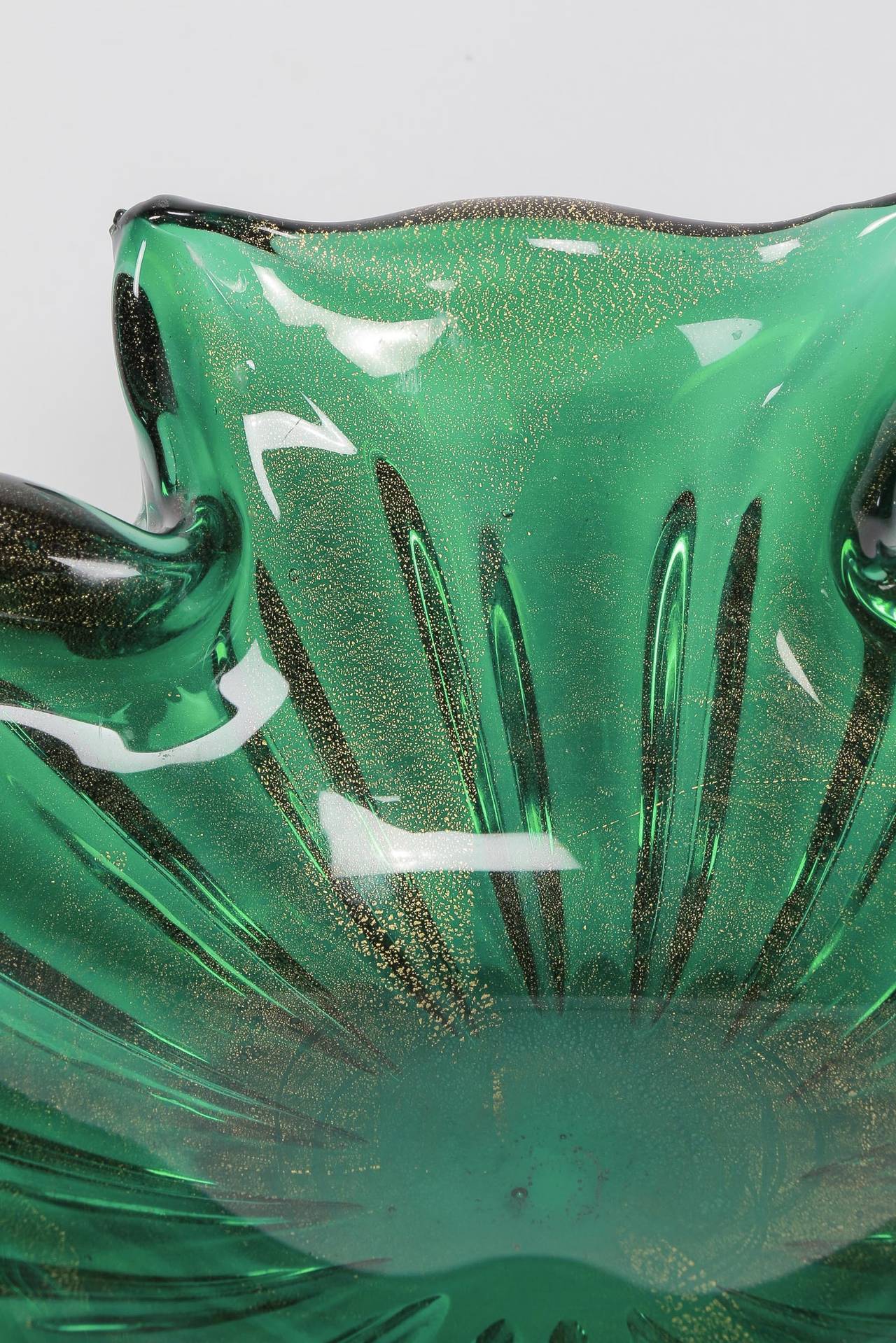Green Gold Italian Murano Shell Bowl in the style of Barovier & Toso, 1960s For Sale 1