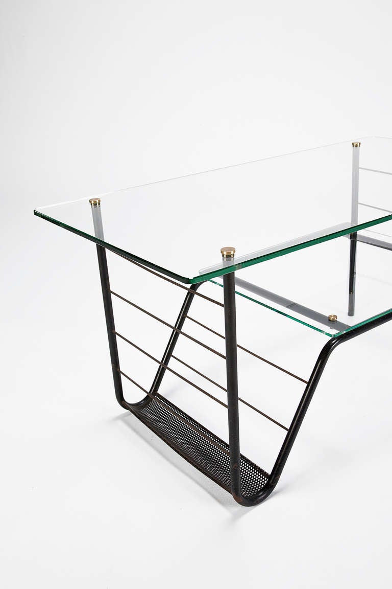 French Crystal Glass Magazine Table by Pierre Guariche In Good Condition In Basel, CH