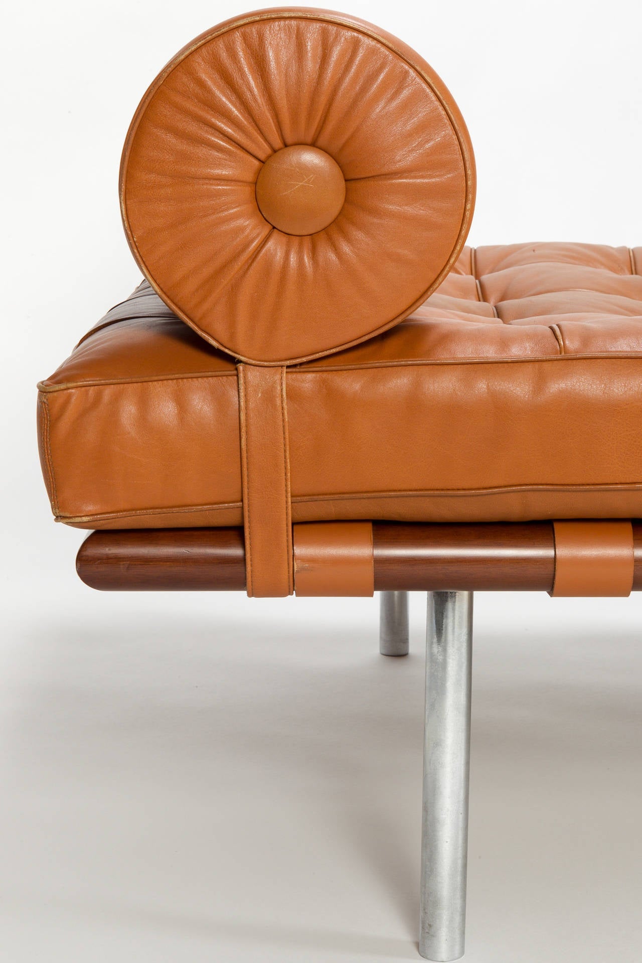 Pelle Letto da giorno Barcelona di Mies van der Rohe per Knoll