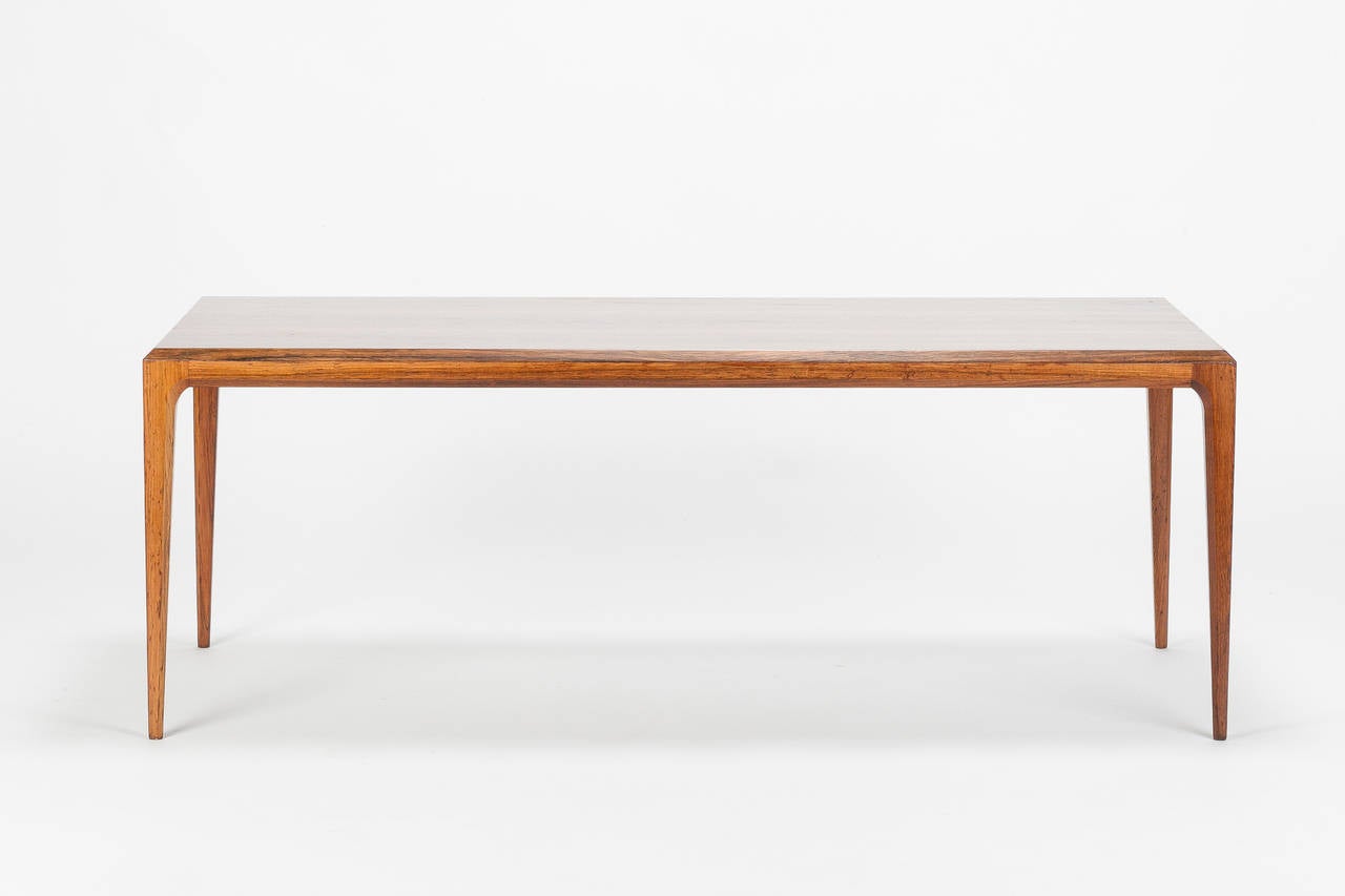 Mid-Century moderno Tavolino danese in palissandro di Johannes Andersen Silkeborg, anni '60 in vendita