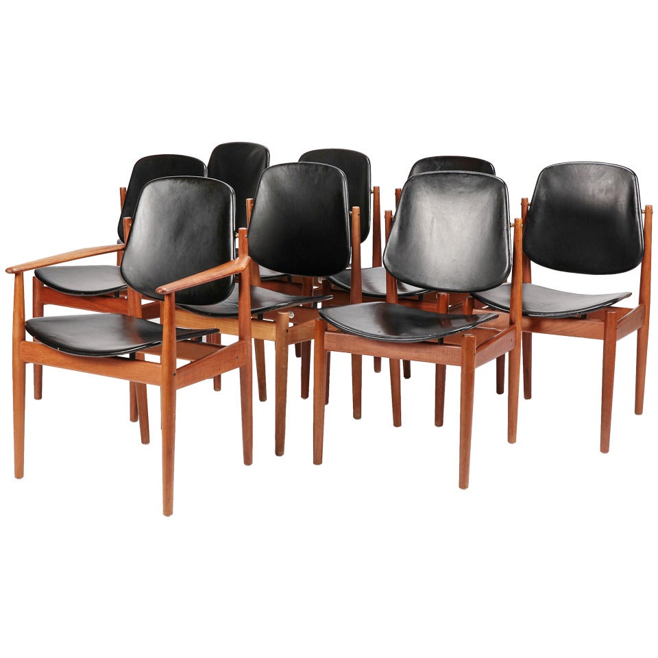 Danish Set of Eight Dining Chairs by Arne Vodder