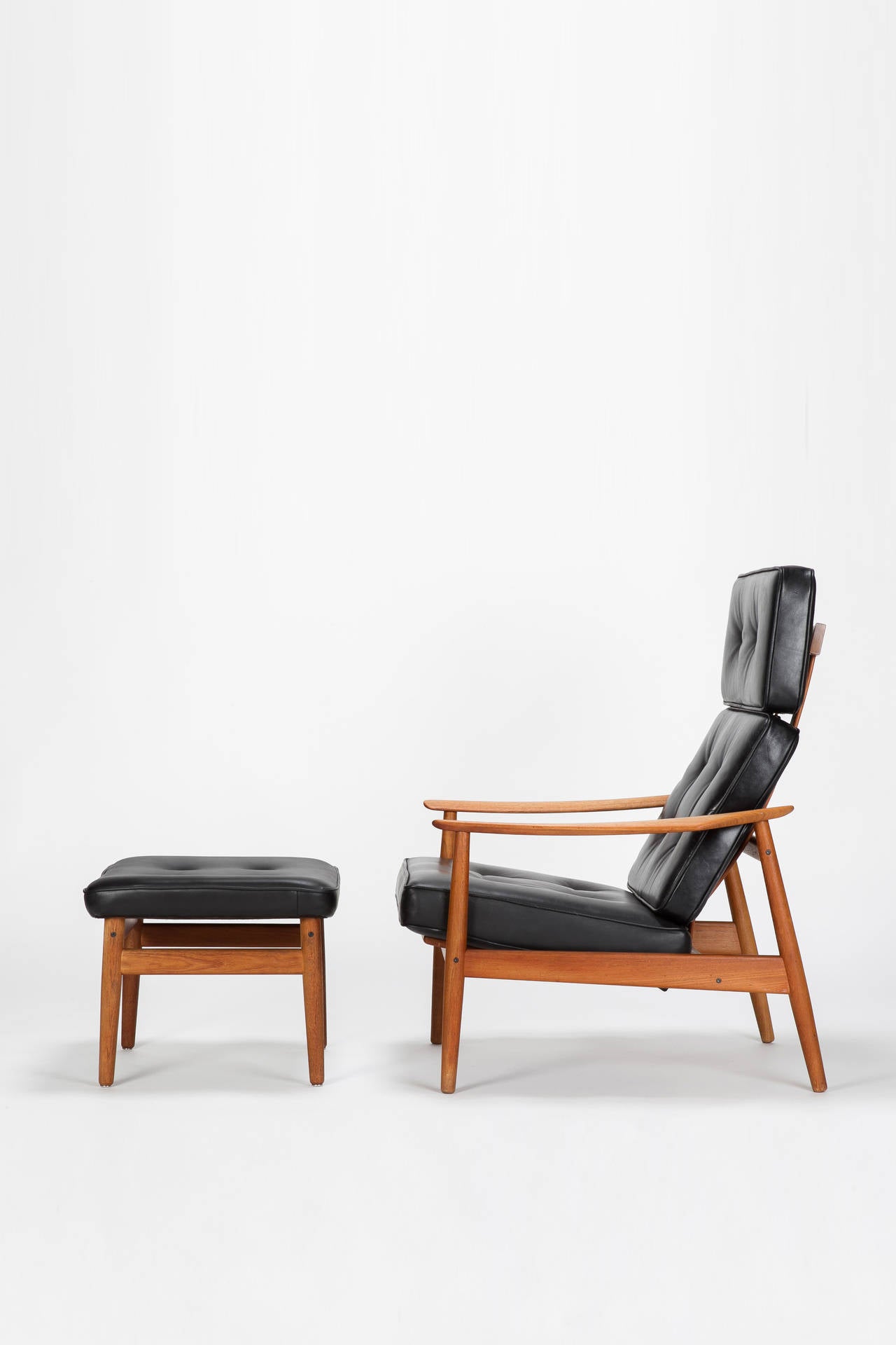 Danish reclining lounge chair and matching ottoman by Arne Vodder, model 164 for France & Son. Manufactured in the 1960's in Denmark. Frame is made of solid teak wood, upholstered in black leather. Adjustable position, black leather cover was