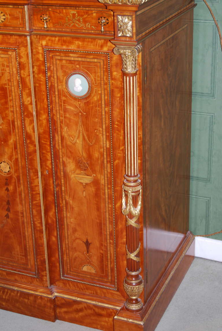 Superb Satinwood, Ormolu and Gilt Cabinet with Wedgwood Plaques In Excellent Condition For Sale In Witney, OXFORDSHIRE