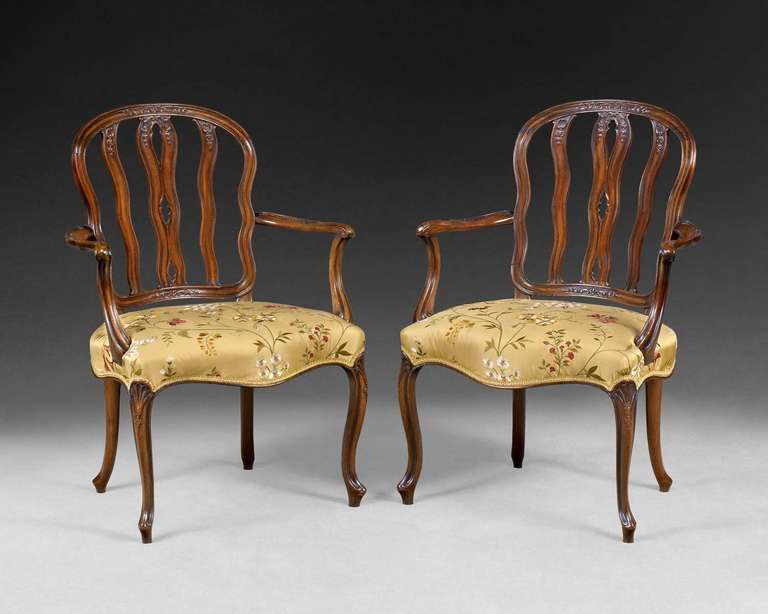 Important Set of Four Hepplewhite Period Mahogany Salon Armchairs 1