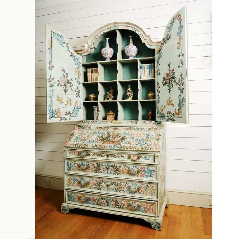 A North Italian painted bureau bookcase  In Good Condition For Sale In London, GB