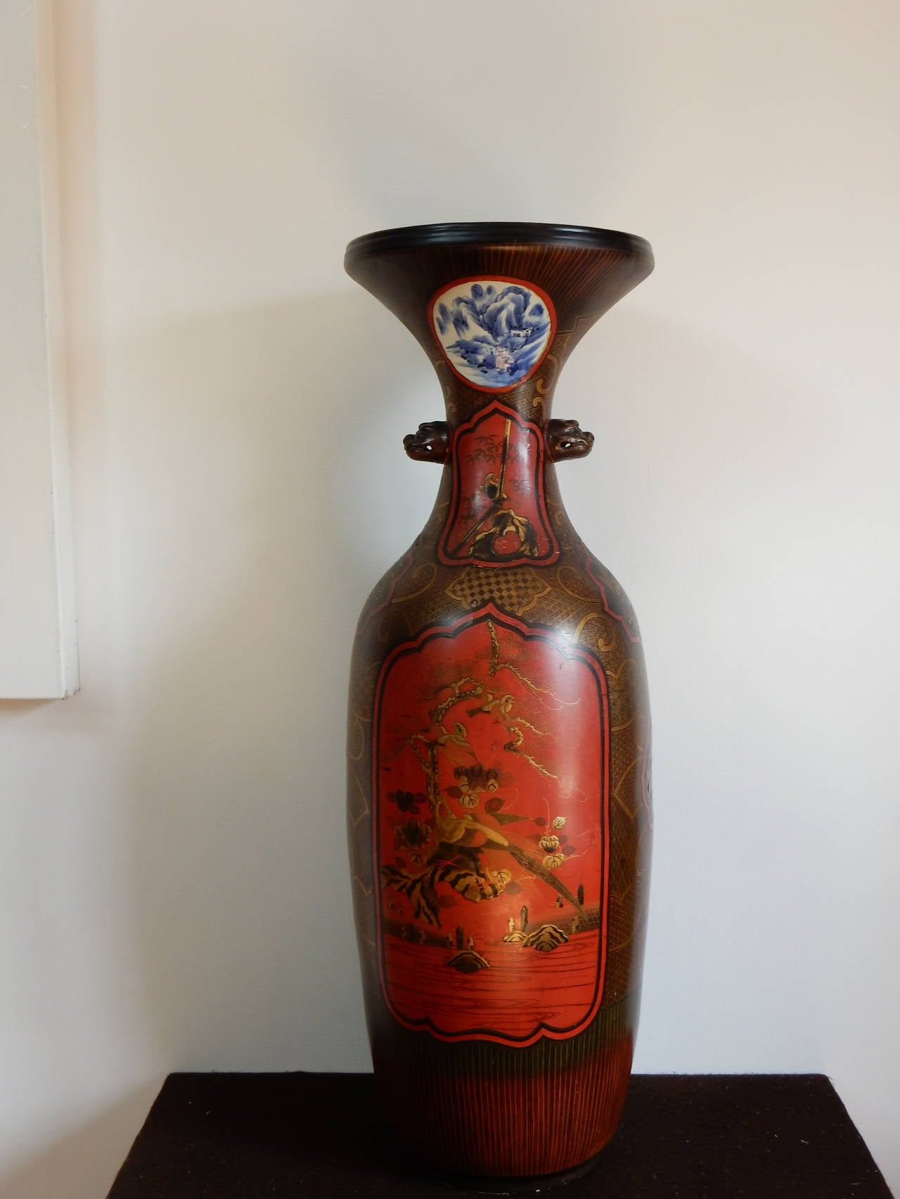 A big and nice faience vase with a fine Chinese 