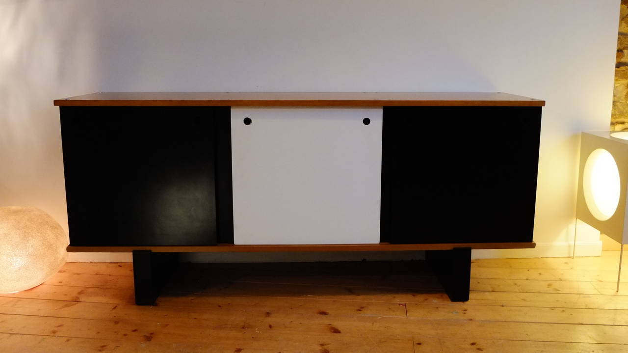 A beautiful and original Charlotte Perriand Bloc sideboard, three black and white doors from cité cansado in Mauritania.
Lacquered aluminium, massoniteand ash tree, edited by Steph Simon, 1959-1963.
Bibliography: J Barsac: Charlotte Perriand un