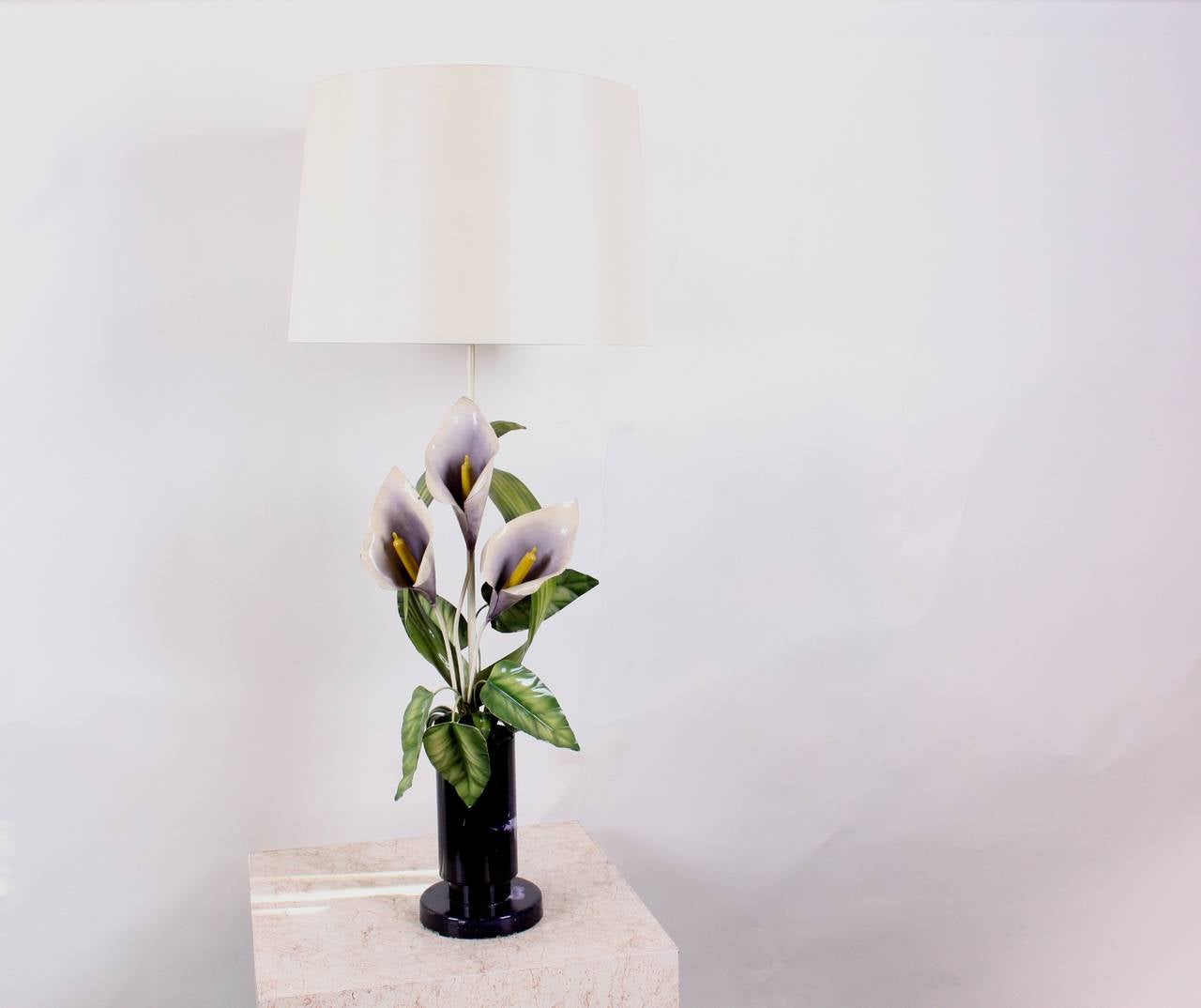The lamp consists of three arranged calla lilies which have stems, leaves and a circular base set in metal and white fabric shade. 50's Italian