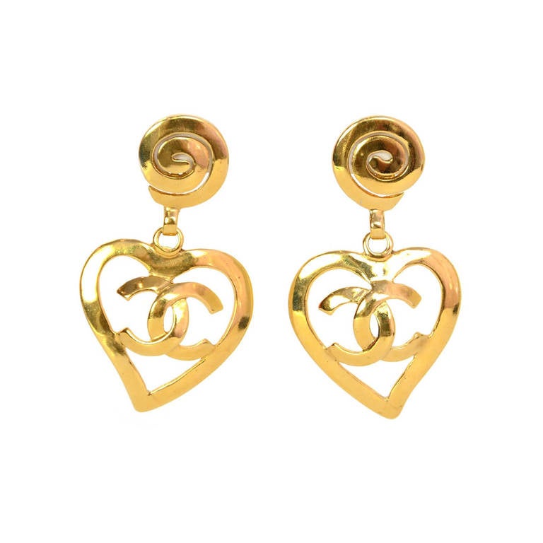 Chanel 1995 Gold Plated Large Dangle Heart CC Clip On Earrings For Sale ...
