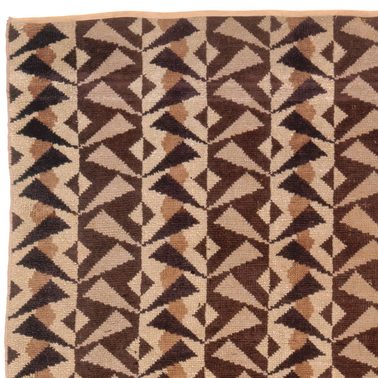 20th Century French Savonnerie Carpet
France, circa 1928
'Pyramides' design
Art Deco
Designed by Paul Hasaerts for De Saedeleer
Wool carpet with an overall geometric design in shades of chocolate, fawn, beige and cream