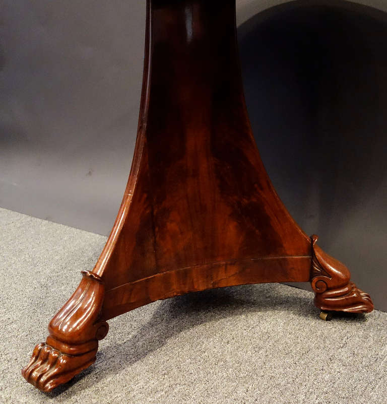 18th Century and Earlier 18th Century Gueridon Table in Flamed Mahogany with Marble Top For Sale