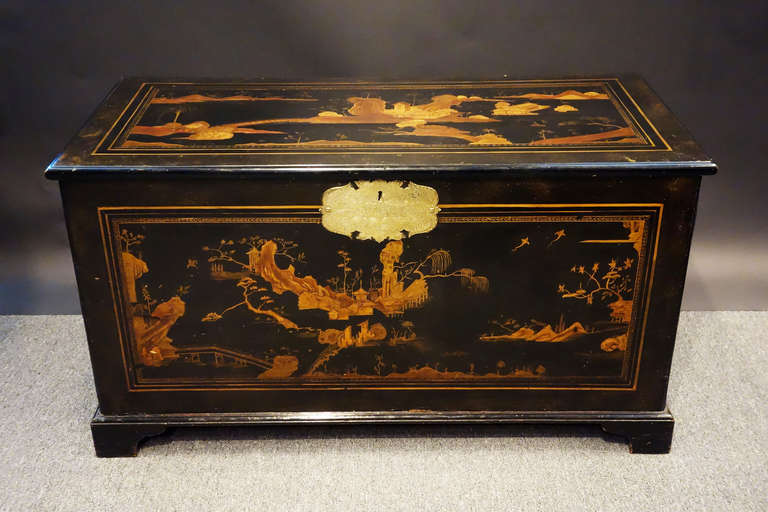 18th Century Chinoiserie Trunk with Brass Hardware In Excellent Condition For Sale In Los Angeles , CA