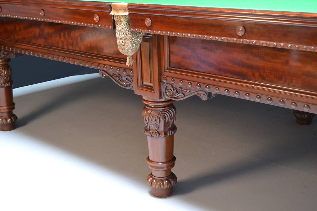 This is without doubt the best 10ft x 5ft table we have seen in 20 years as specialist dealers. Standing on six decorative legs supported by carved feet, the side rails are adorned with scroll brackets and beautifully detailed bosses which repeat