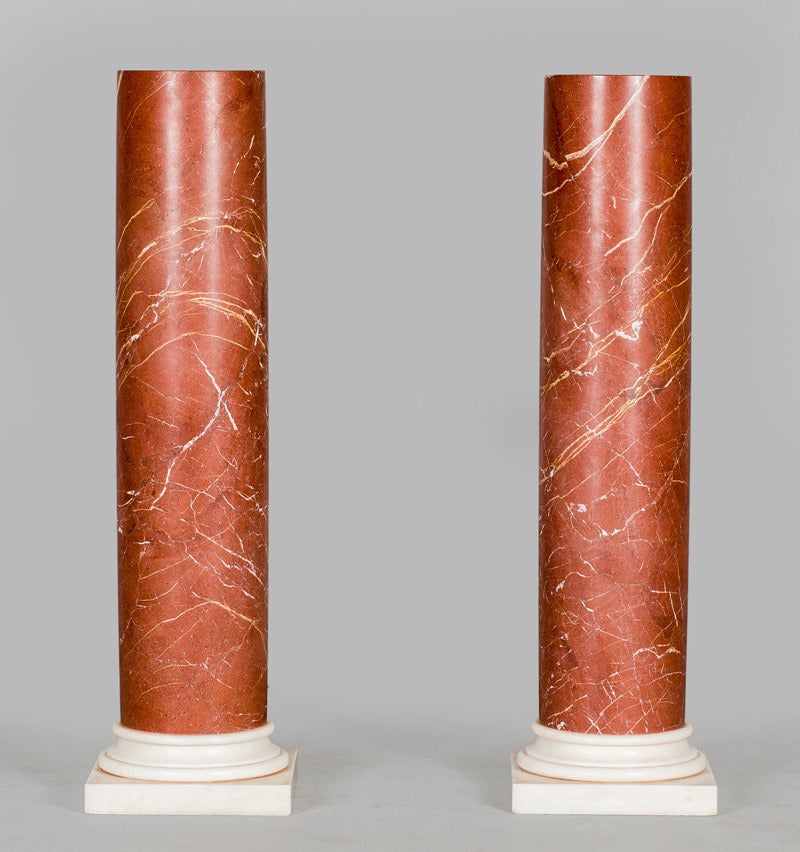 Decorative pair of red marble half columns with white marble base.
Italian work. End 19th century.
Height: 127 cm.
