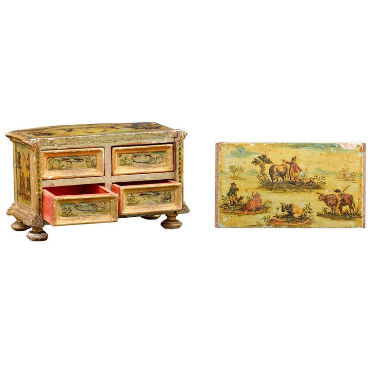 Early 18th c. tiny venetian chest of drawers with  'Arte Povera' lacquer For Sale