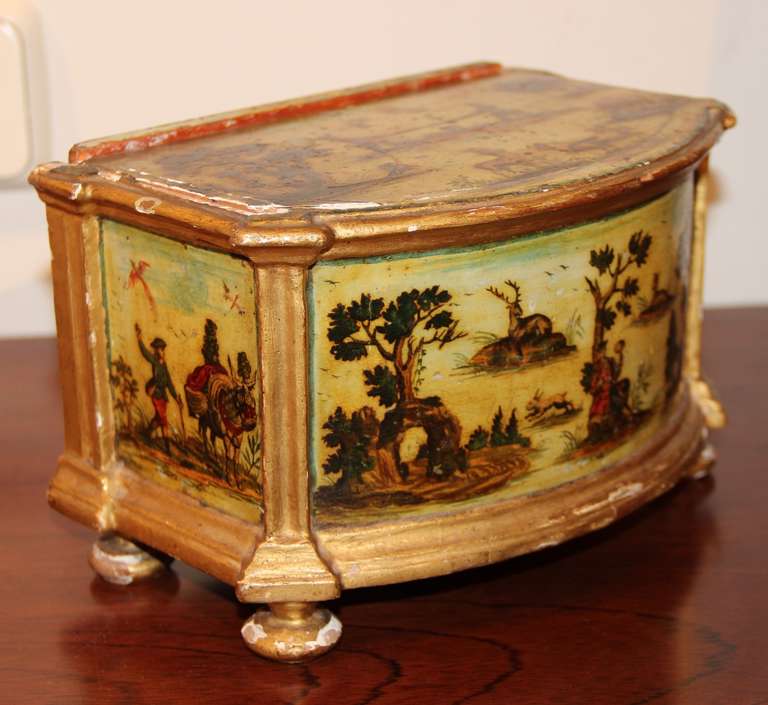 Early 18th c. tiny venetian chest of drawers with  'Arte Povera' lacquer In Good Condition For Sale In Madrid, ES