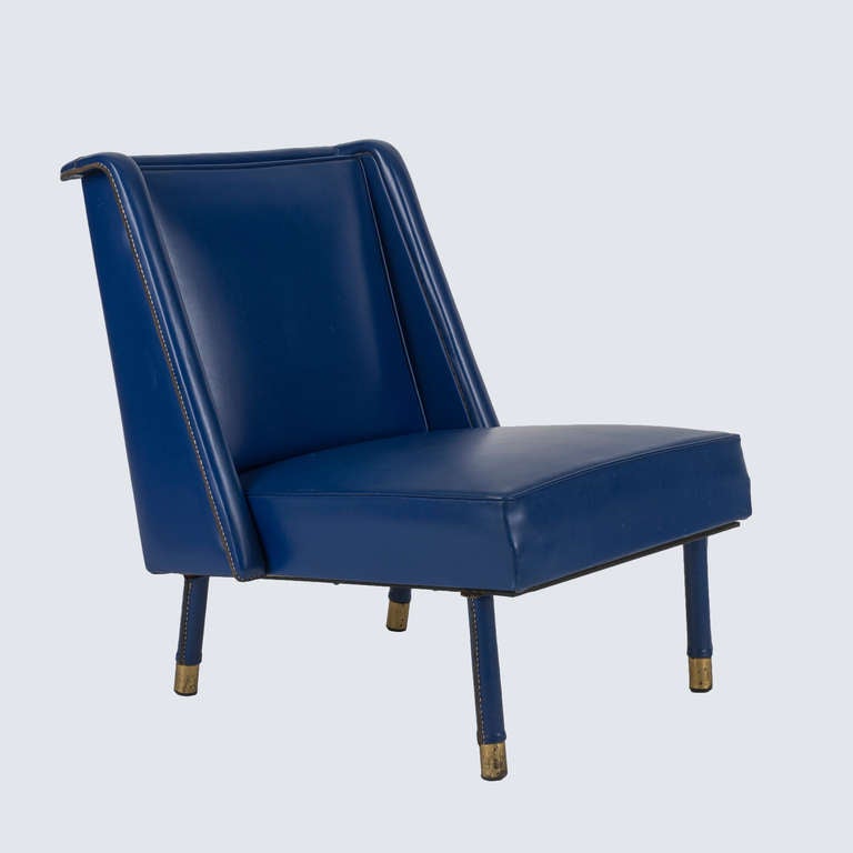 Fireside chair covered with blue Leatherette; brass sabots.
(Unique piece made for Jacques Quinet's private secretary).