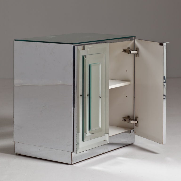 Late 20th Century Pair of 1970s Mirrored Cabinets For Sale