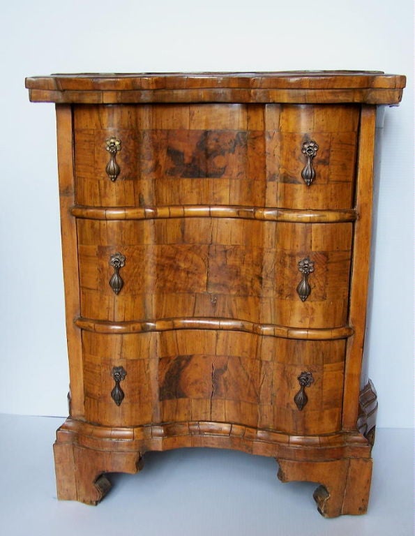 Handsome small Italian three-drawer walnut commode, probably made in the late 19th-early 20th century. Consisting of period and later construction.