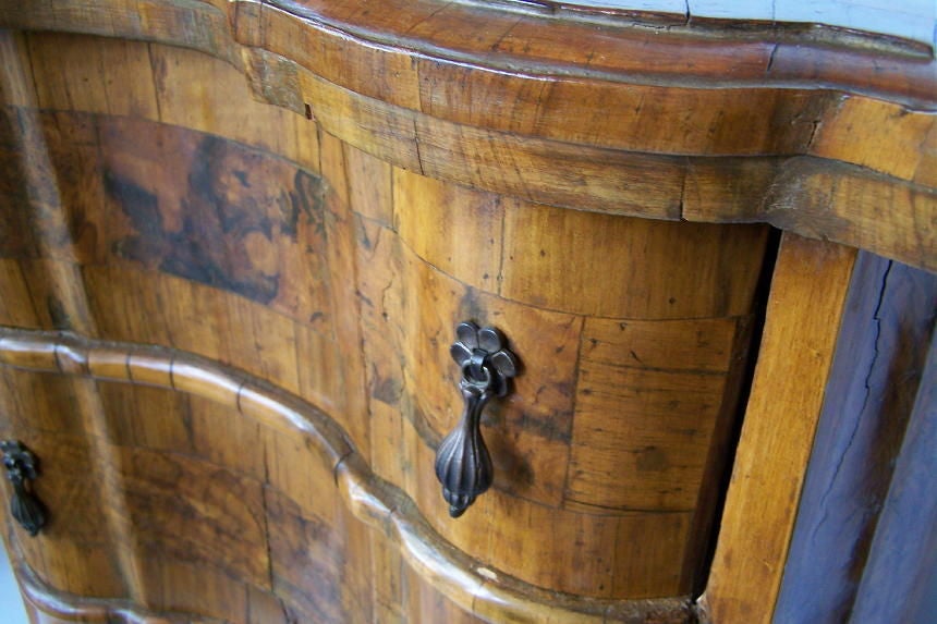 18th Century Style Italian Walnut Comodini For Sale 3