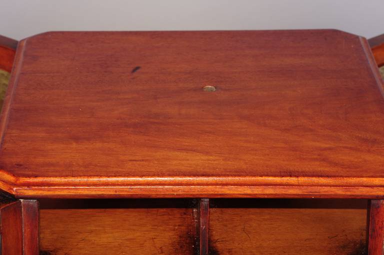 Post Viennese Table In Good Condition In grand Lancy, CH