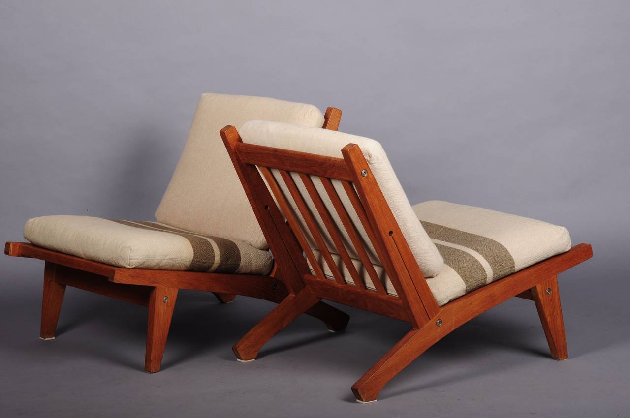 Mid-20th Century Pair of Hans Wegner Lounge Chairs