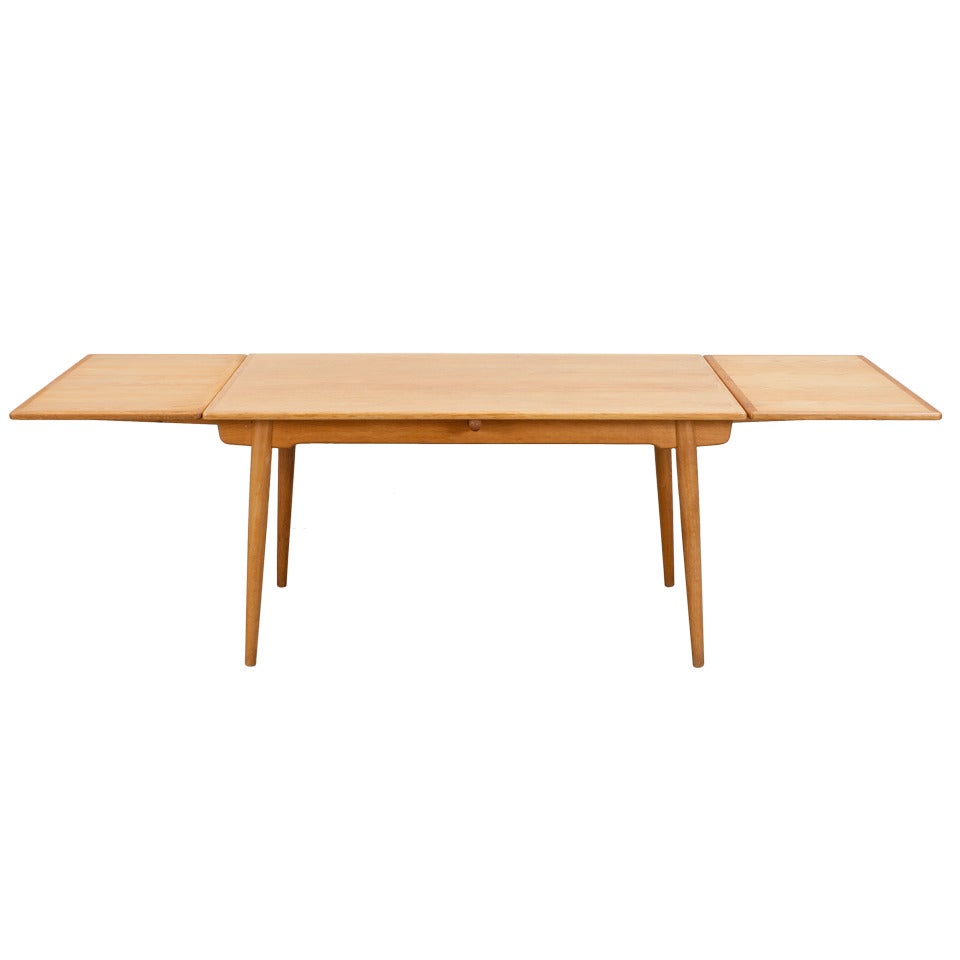 Extendable Dining Table in Oak by Hans J. Wegner For Sale