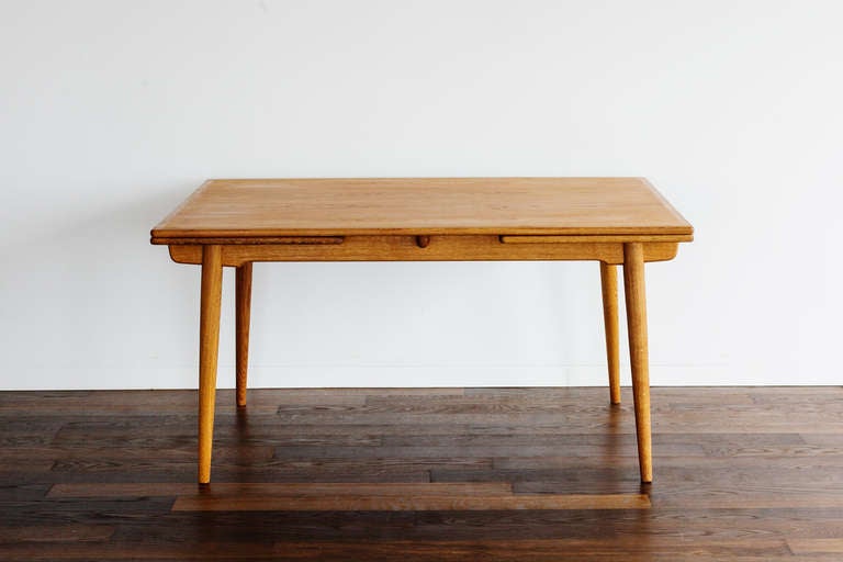Danish Extendable Dining Table in Oak by Hans J. Wegner For Sale