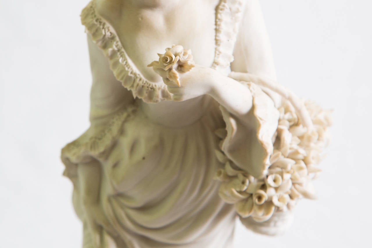Early 20th Century Capodimonte Statue, Collection Mollica In Excellent Condition In Moncalvo, IT