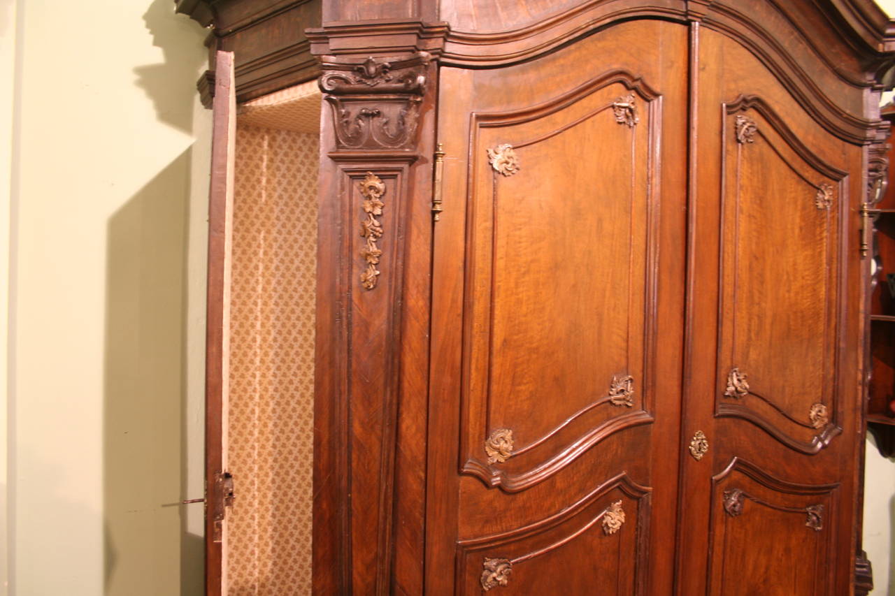 17th Century Italian Wardrobe with Side Doors In Excellent Condition In Moncalvo, IT
