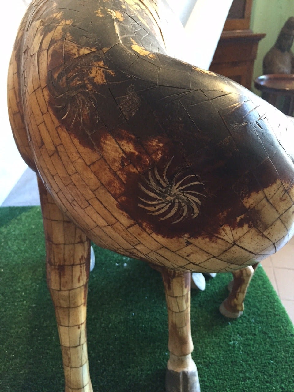 20th Century Chinese Beautiful Inlaid Bone Fawns In Excellent Condition For Sale In Moncalvo, IT