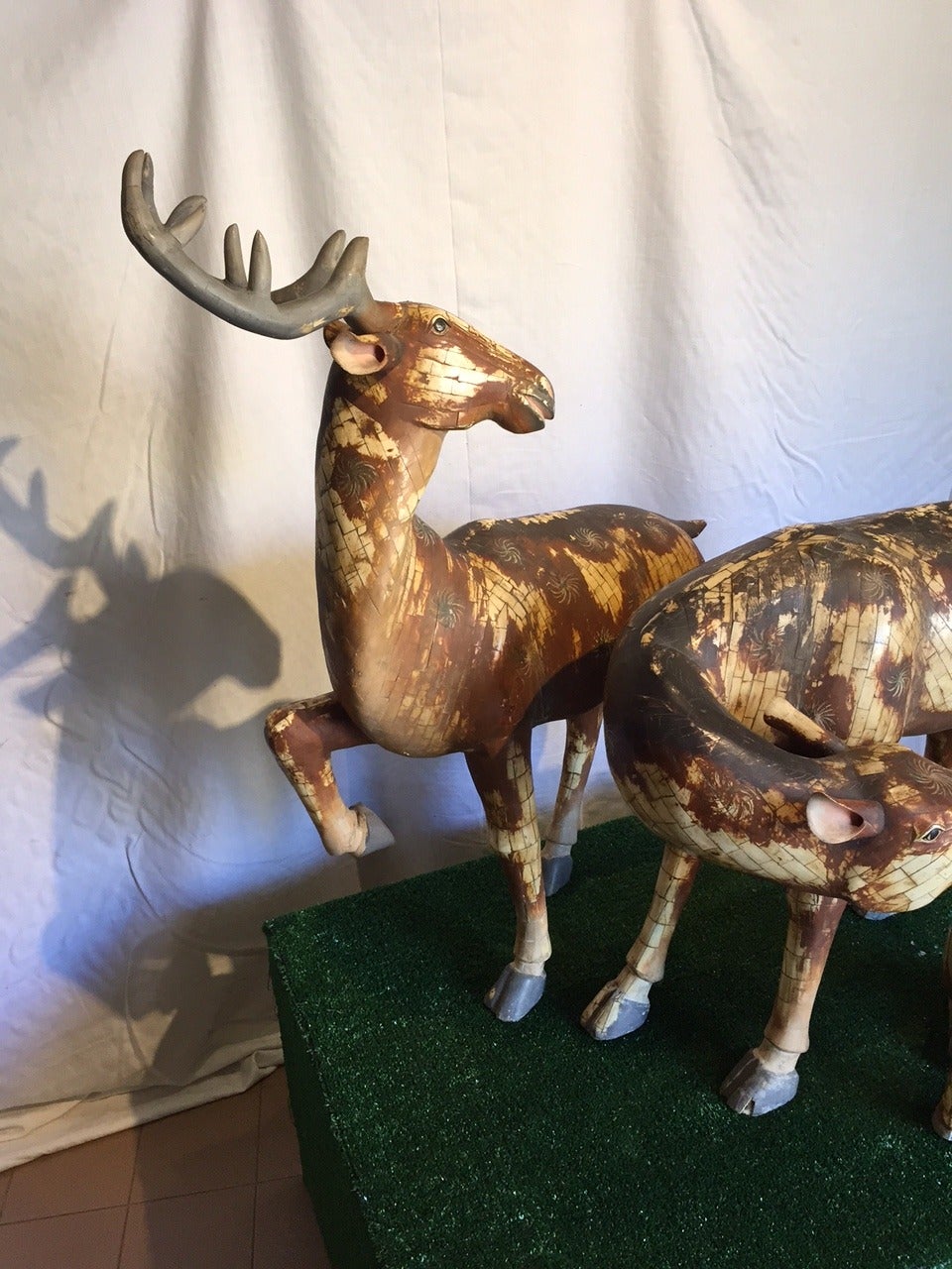 Very particular fawns made of bone, beautifully detailed.

Measurements include the fake grass base.