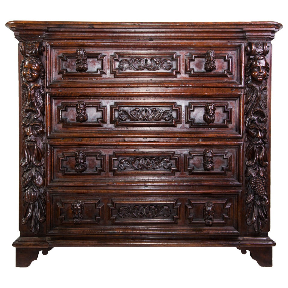 17th Century Italian Chest of Drawers Made of Walnut For Sale