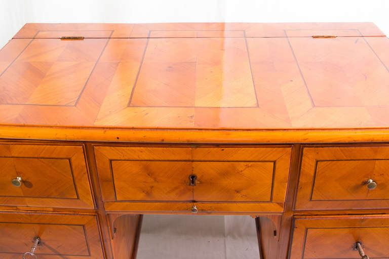 Italian Small Louis XVI Cherry Desk In Excellent Condition For Sale In Moncalvo, IT