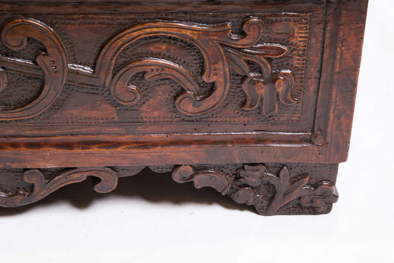 18th Century and Earlier 17th Century Carved Walnut Italian Faldstool
