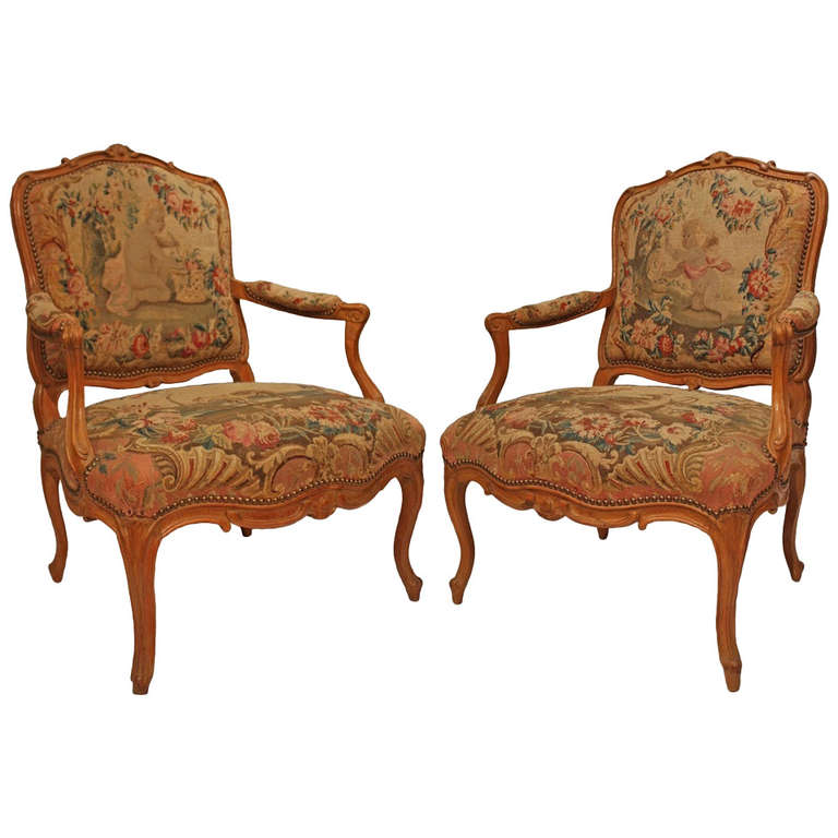 Suite of Armchairs "à la Reine" For Sale