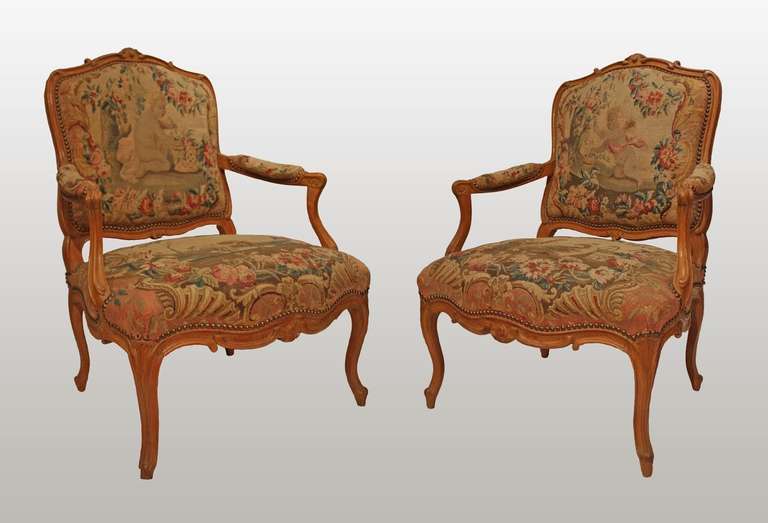 Suite of Armchairs "à la Reine"