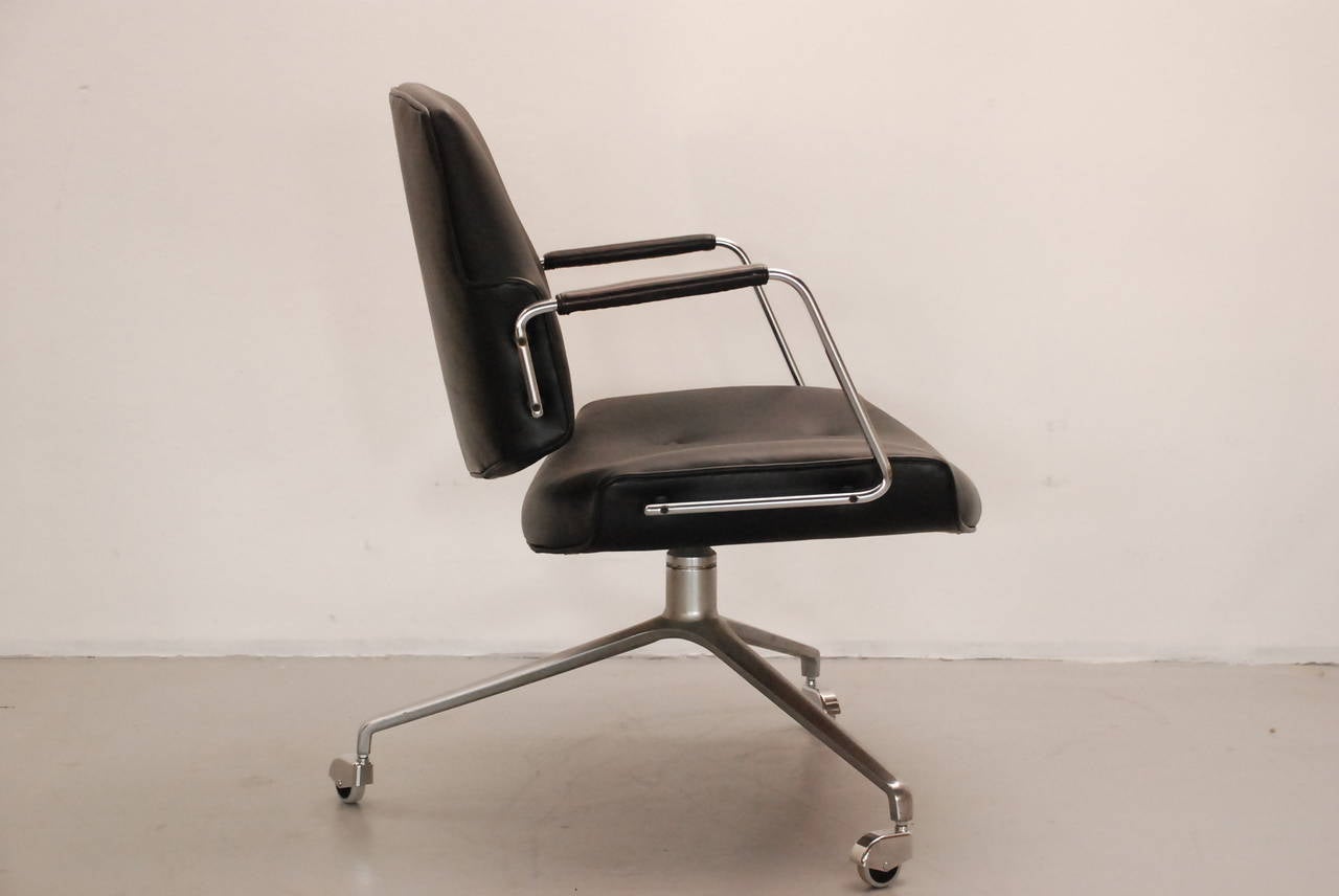 Leather Swivel Office Chair by Fabricius and Kastholm for Kill In Excellent Condition For Sale In Rotterdam, NL